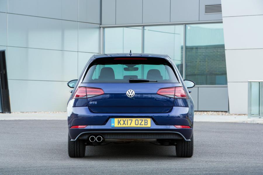  Volkswagen Golf GTE 2017 года  (UK) (фото 20 из 27)